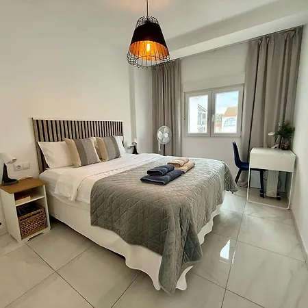 Charming With Year-round Pool & Near Sea 公寓 *