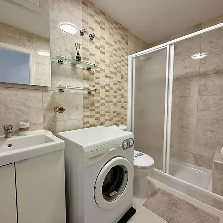 Charming With Year-round Pool & Near Sea 公寓 *